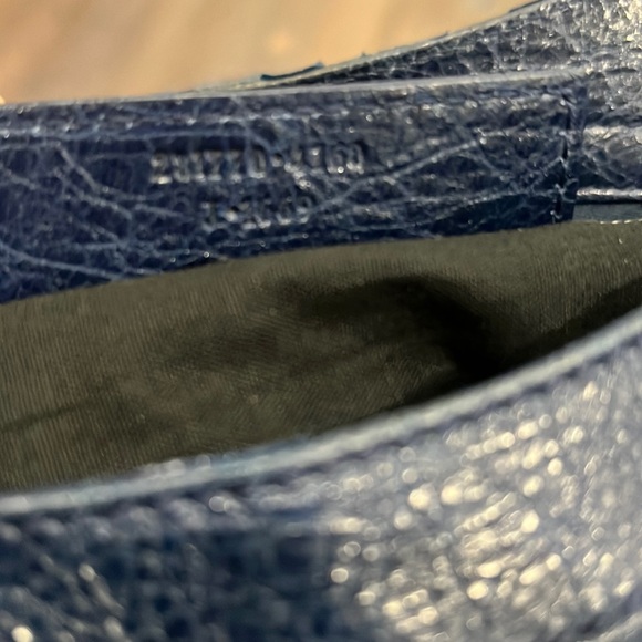 Beautiful blue crinkled leather city - Picture 6 of 13